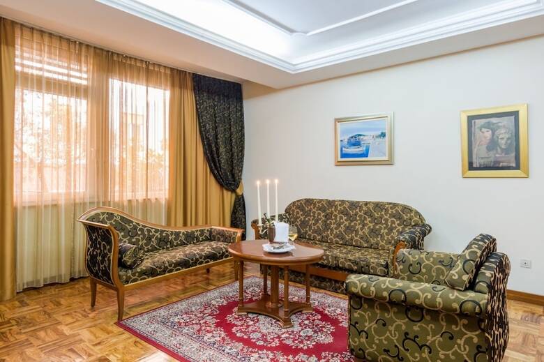 Hotel President