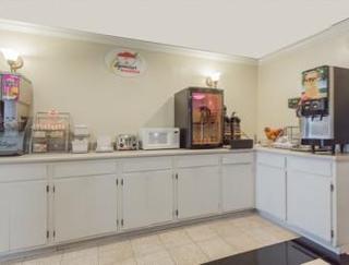 Hotel *super 8 Motel Atlanta Northeast*