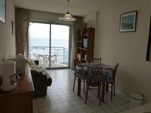 Apartment Semaphore