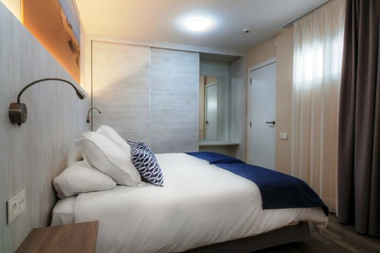 Aparthotel Corona Roja