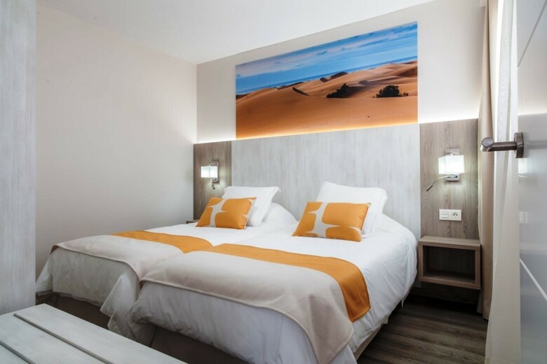 Aparthotel Corona Roja