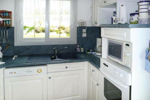 Holiday Home Guiss�ny - Bre05287-f