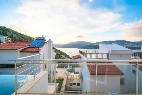 New Age Villa Maria