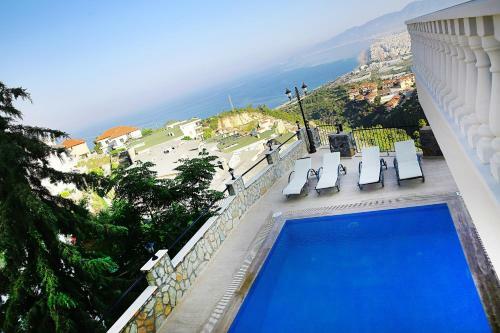 6 Bedroom Villa With Private Pool