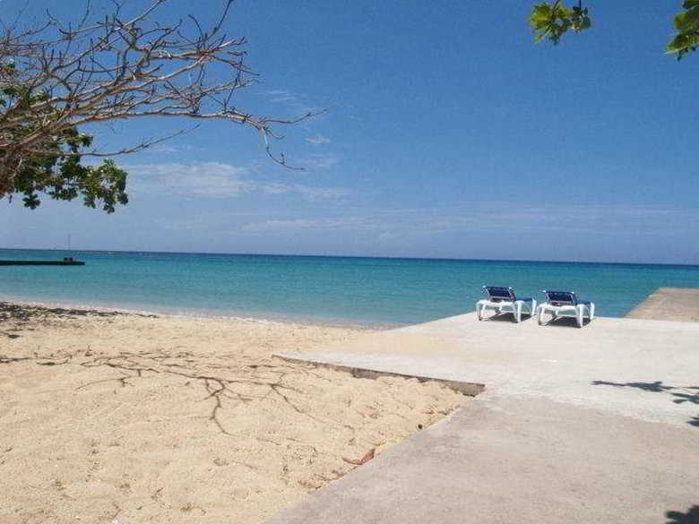 Hotel Crystal Ripple Beach Lodge