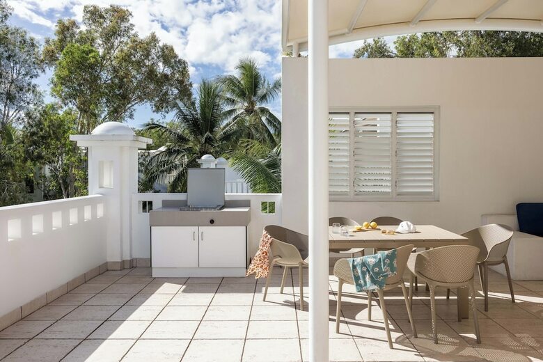 Hotel Peppers Beach Club And Spa Palm Cove