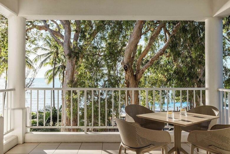 Hotel Peppers Beach Club And Spa Palm Cove