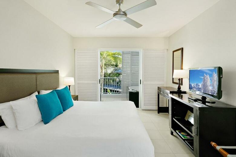 Hotel Peppers Beach Club And Spa Palm Cove