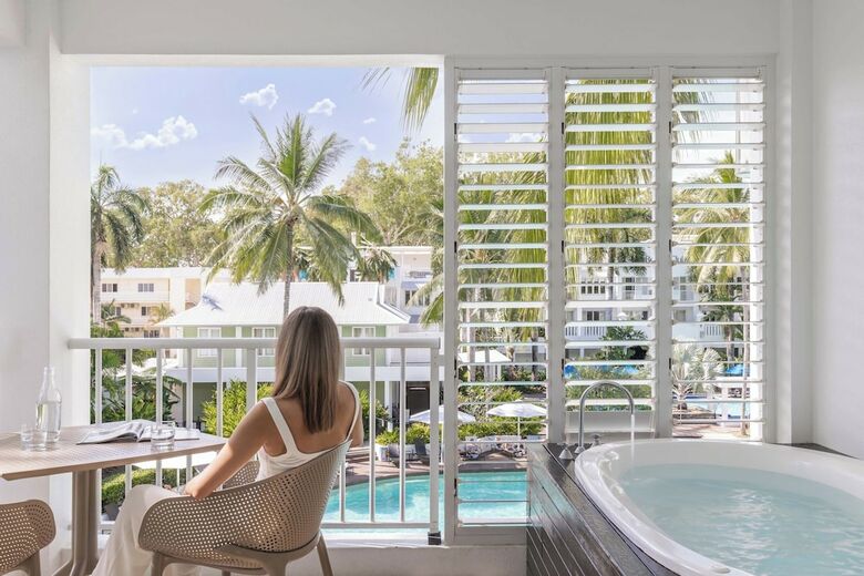 Hotel Peppers Beach Club And Spa Palm Cove