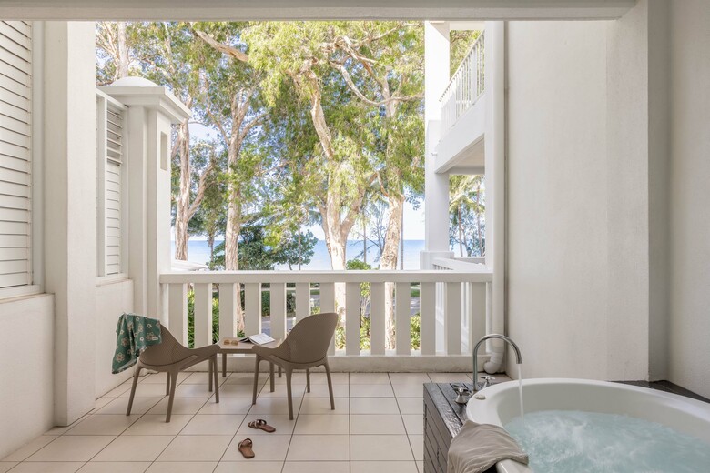 Hotel Peppers Beach Club And Spa Palm Cove