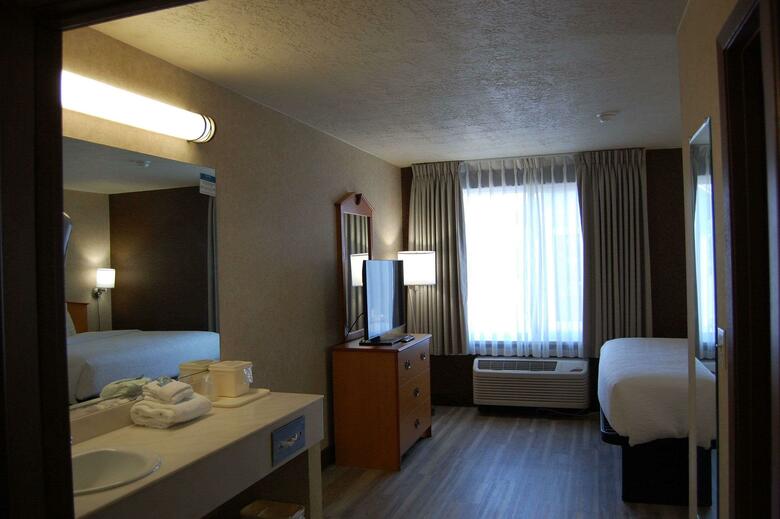 Hotel Quality Inn  Suites Brossard