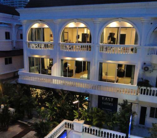 Hotel East Suites