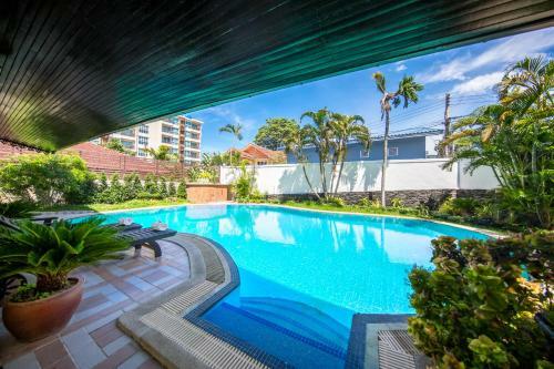 Walking Street Pool Villa Pattaya