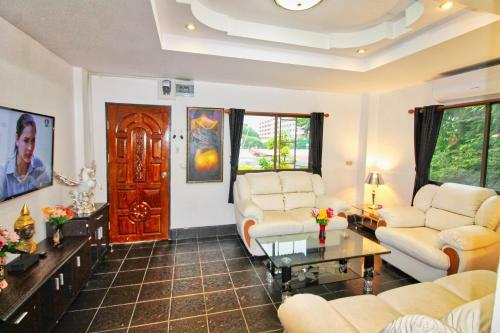 Posada Phratamnak Inn - 100 Meter From Beach