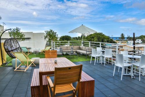 Nomada Urban Beach Hostel