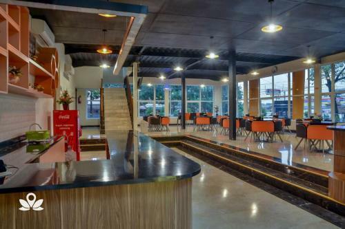 Hostal Zen Rooms Near Istana Plaza