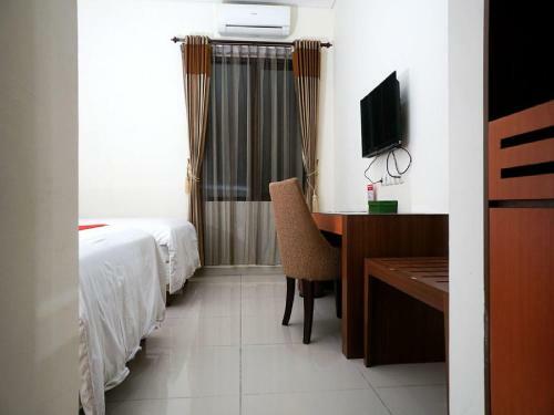 Hostal Reddoorz Plus Near Bip