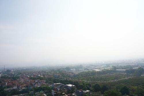 Minimalist Studio Apartment At Tamansari Panoramic Apartment By Travelio