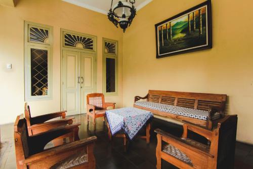 Griya Batik Giri Sekar Homestay