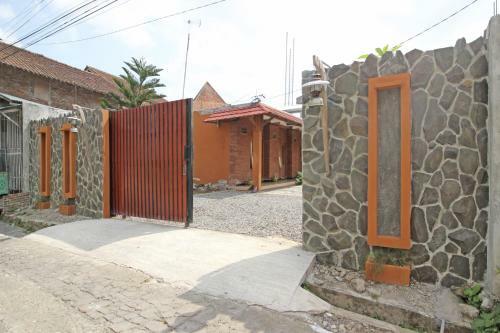 Hostal Reddoorz Near Akmil Magelang