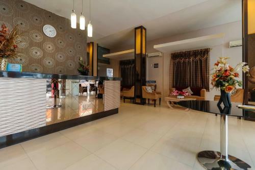 Hostal Reddoorz Plus Near Karebosi Area