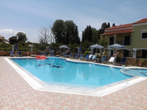 Makis Studios Apartments
