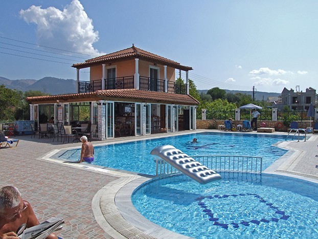 Makis Studios Apartments
