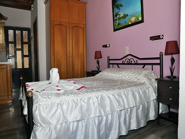 Makis Studios Apartments