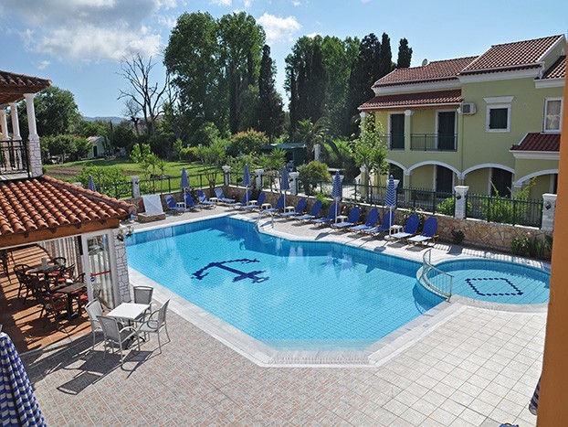 Makis Studios Apartments