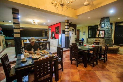 Hostal Sri Ratu Hotel