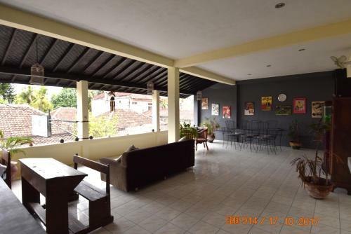 Central Lovina Apartment