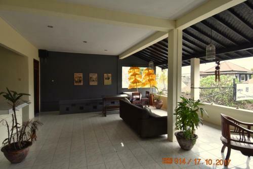 Central Lovina Apartment