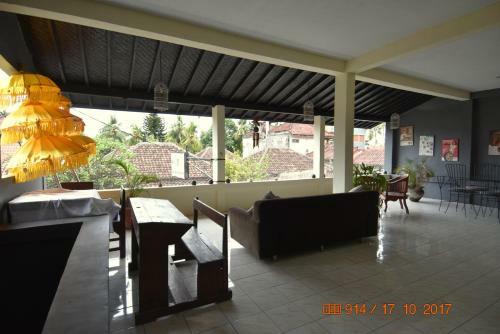 Central Lovina Apartment