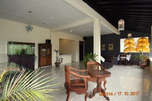 Central Lovina Apartment