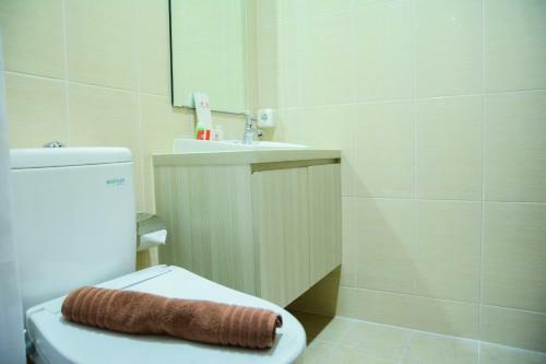 Comfortable Studio The Oasis Lippo Cikarang Apartment By Travelio