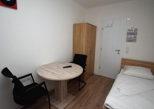 Hostal Ab M�hringen Messe Zimmer