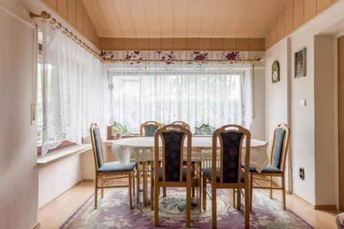 1 Private Single, 1 Twin Room. 3 Persons (6303)