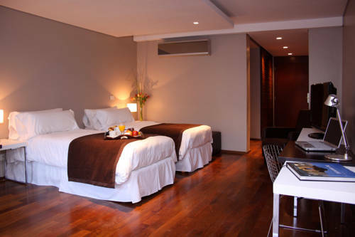 San Isidro Plaza Hotel