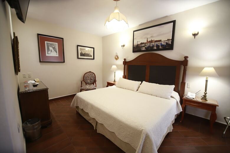 Hotel El Meson De Los Poetas
