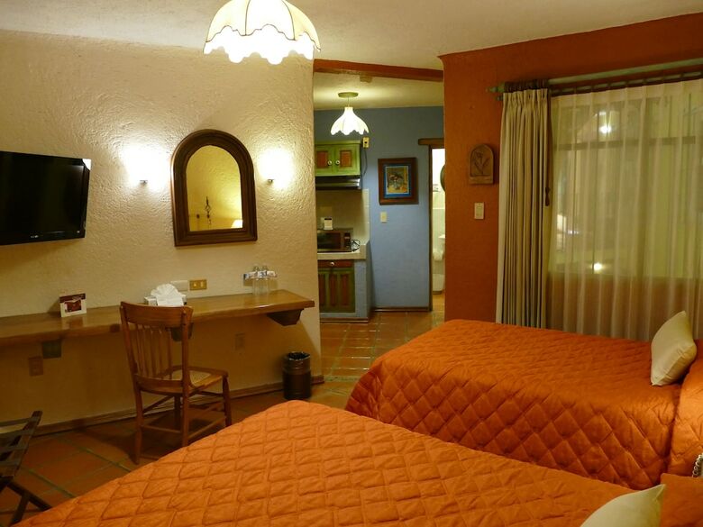 Hotel El Meson De Los Poetas