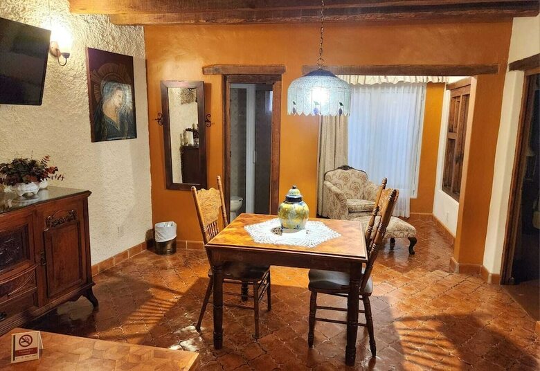 Hotel El Meson De Los Poetas
