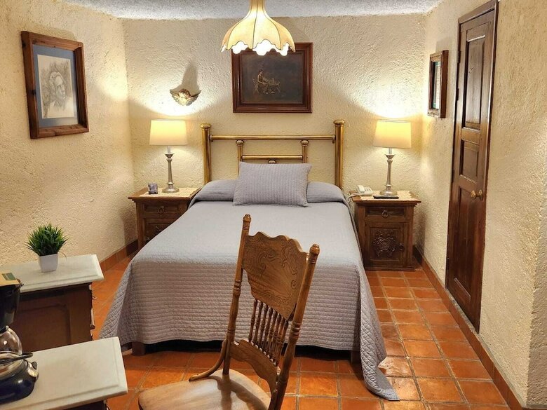 Hotel El Meson De Los Poetas