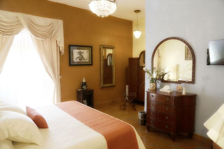 Hotel El Meson De Los Poetas