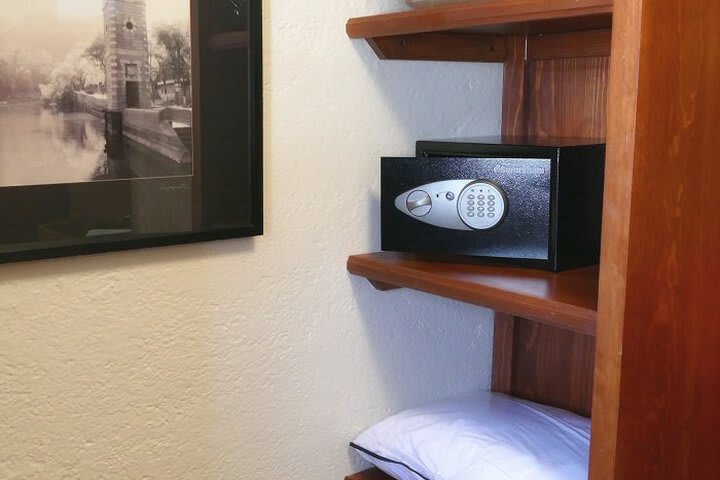 Hotel El Meson De Los Poetas