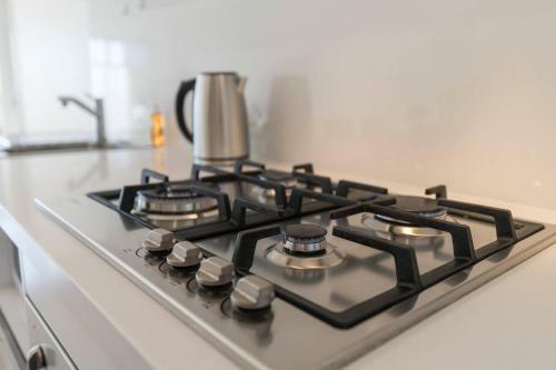 Stylish Box Hill 1 Bedroom Apartment W/parking