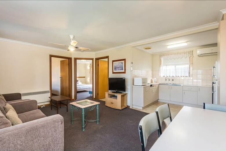 Motel Lakes Jakaranda Holiday Units
