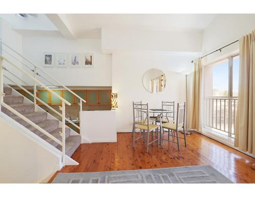 Loft Style Apartment Minutes Walk From The City