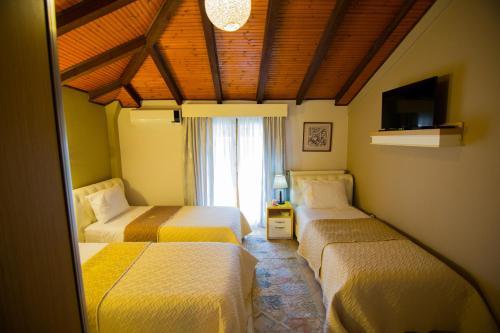 Dea Hotel 2002