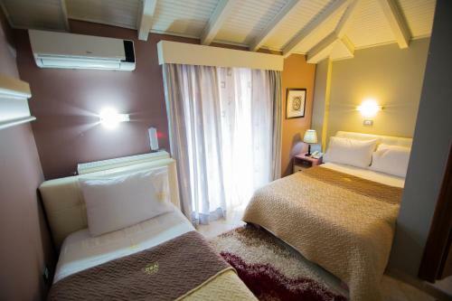 Dea Hotel 2002