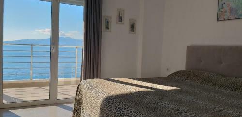 Bay View Apartment